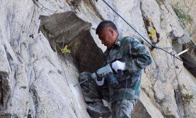 一級軍士長石龍山:參軍28年巡護國防線路超百萬公里