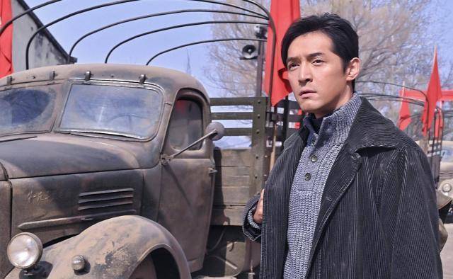 《攀登者》未上映先火,吴京胡歌大牌明星云集,却因导演遭质疑?