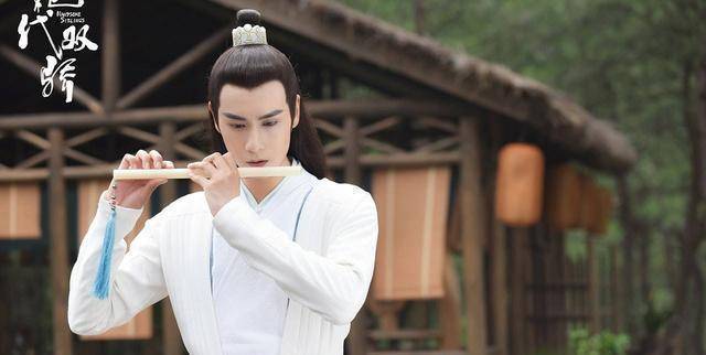 《绝代双骄》胡一天古装初体验,无惧m字额剃发演完美花无缺_古装戏