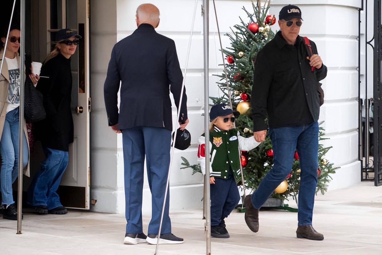 拜登携老婆孙女去加勒比海过新年!19岁孙女好惊艳,秀好身材超辣