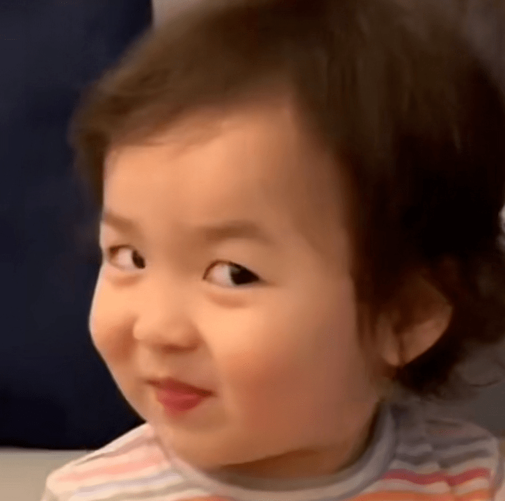 还记得韩国表情包小女孩黄河温吗?长这么大了?_莱莱_姐姐_中国