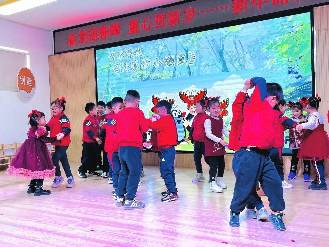 金龍迎春暉 童心賀新歲——七賢中心幼兒園新年誦讀歌