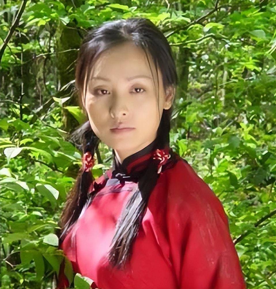 然而孙红雷最终还是辜负了母亲的期盼,抛弃了李馨雨.