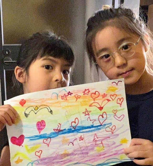贾静雯为女儿庆生,晒7岁咘咘萌照,希望她不要和妹妹波妞吵架_修杰楷