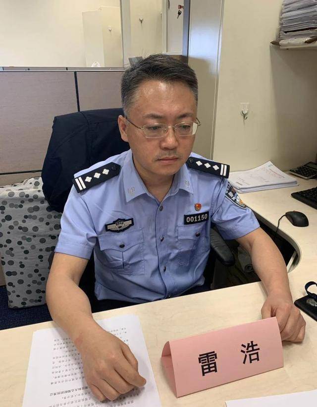 公安部新闻宣传局副局长孙杰表示:"《猎狐》坚持写实的创作方法,生动