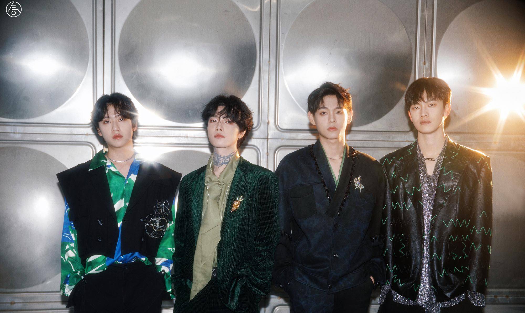 气运联盟成员马哲被拍到恋情,举止亲昵:牵手,拥抱,亲吻,摸脸_内容