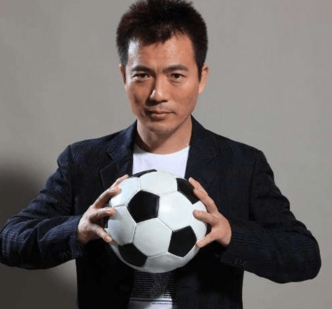 提到央视的足球节目,相信球迷们第一时间就会想到《足球之夜》,《天下