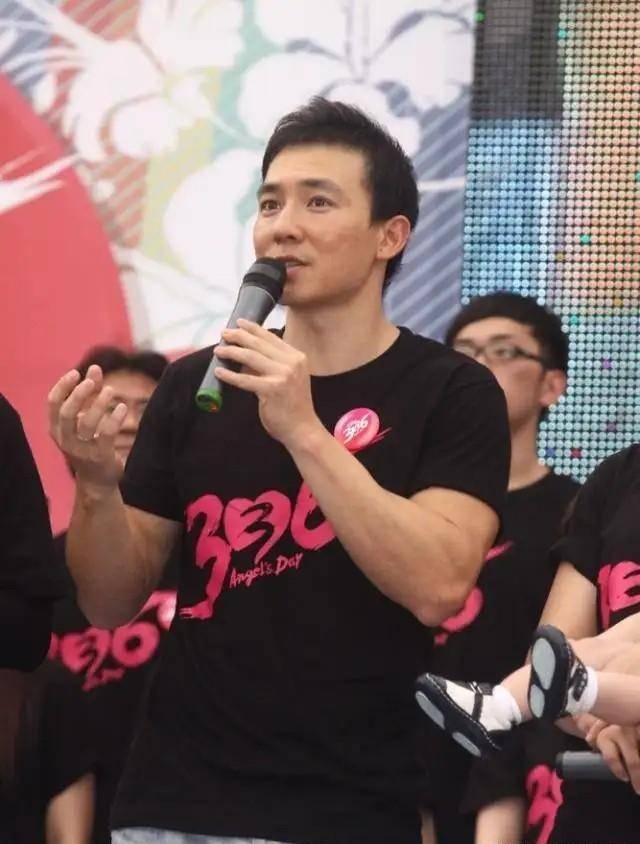 "过气男星"刘畊宏:周杰伦成名前吃喝靠他,如今做出镜健身爆红_周董
