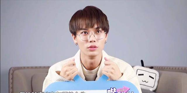 林彦俊绯闻女友大起底,抽烟纹身拍性感照,还曾被传当小三_庄庄_网友