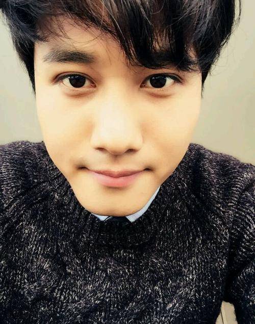 彭冠英旧照曝光,网友:土帅土帅的!_生活_气质_造型