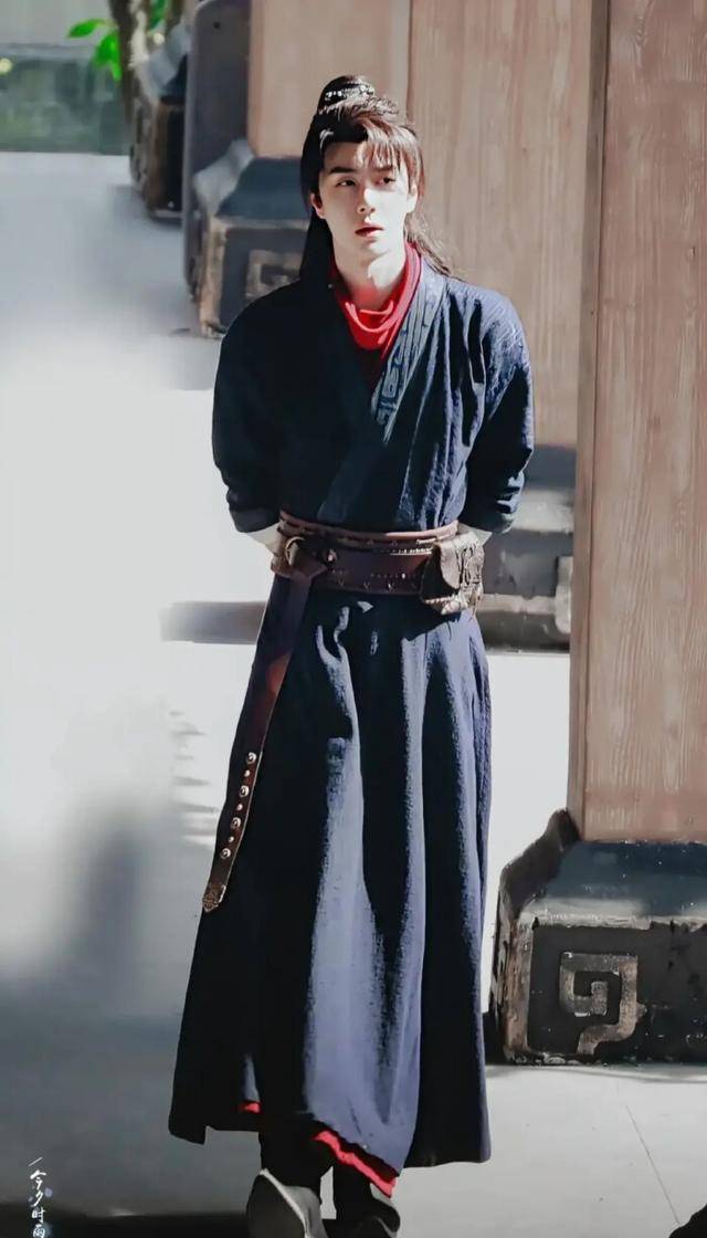 《有匪》:意识到有人偷拍,王一博的表情亮了!_花絮_本人_眼神