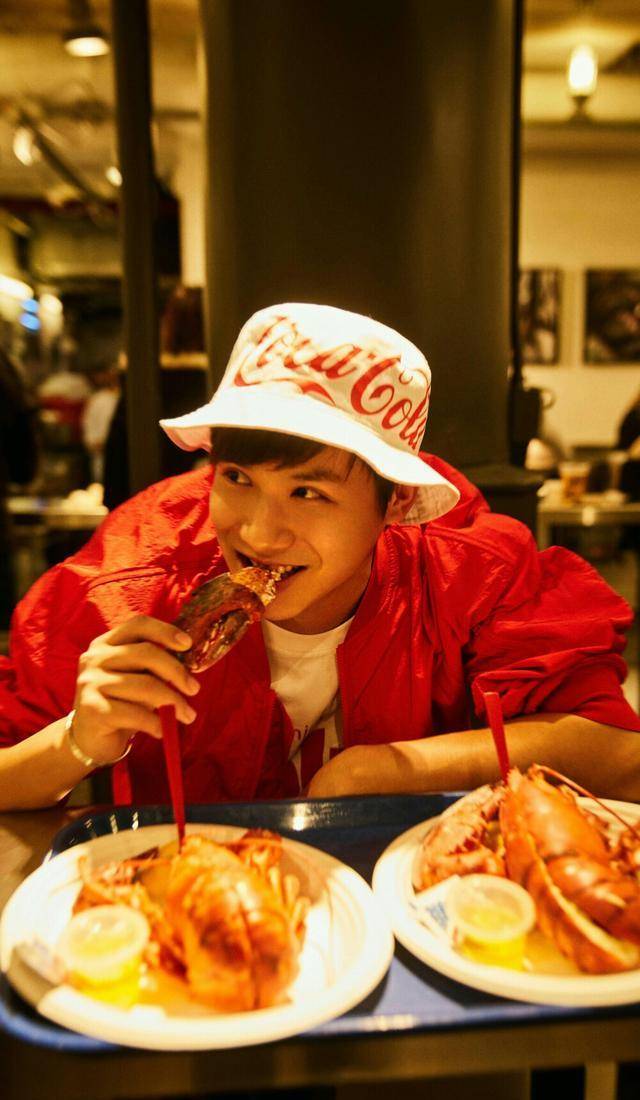 郑业成素颜生活照曝光,粉丝:差点没认出!_照片_状态_高中生