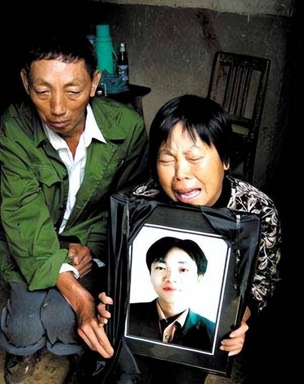 2014年,湖北高中生绑架焚尸,撕票后勒索万元赎金_黎志强_绑匪_张红英