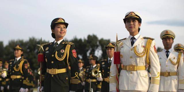 领队的双胞胎姐妹花闻名全国,后来生活如何_张莉莉_训练_张薇薇