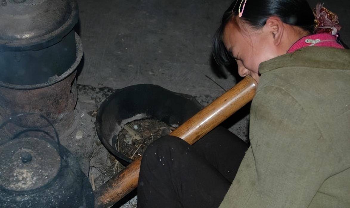 的80后母亲,靠双腿哺乳,用双腿换尿布养活两个女儿_陈永恒_女孩_生活