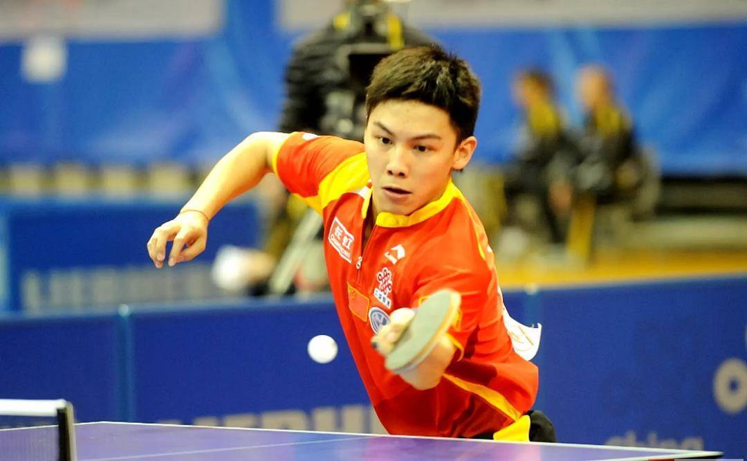 左手横板打法的陈玘,因正手一板过的杀伤力巨大,被人们称为"杀神"