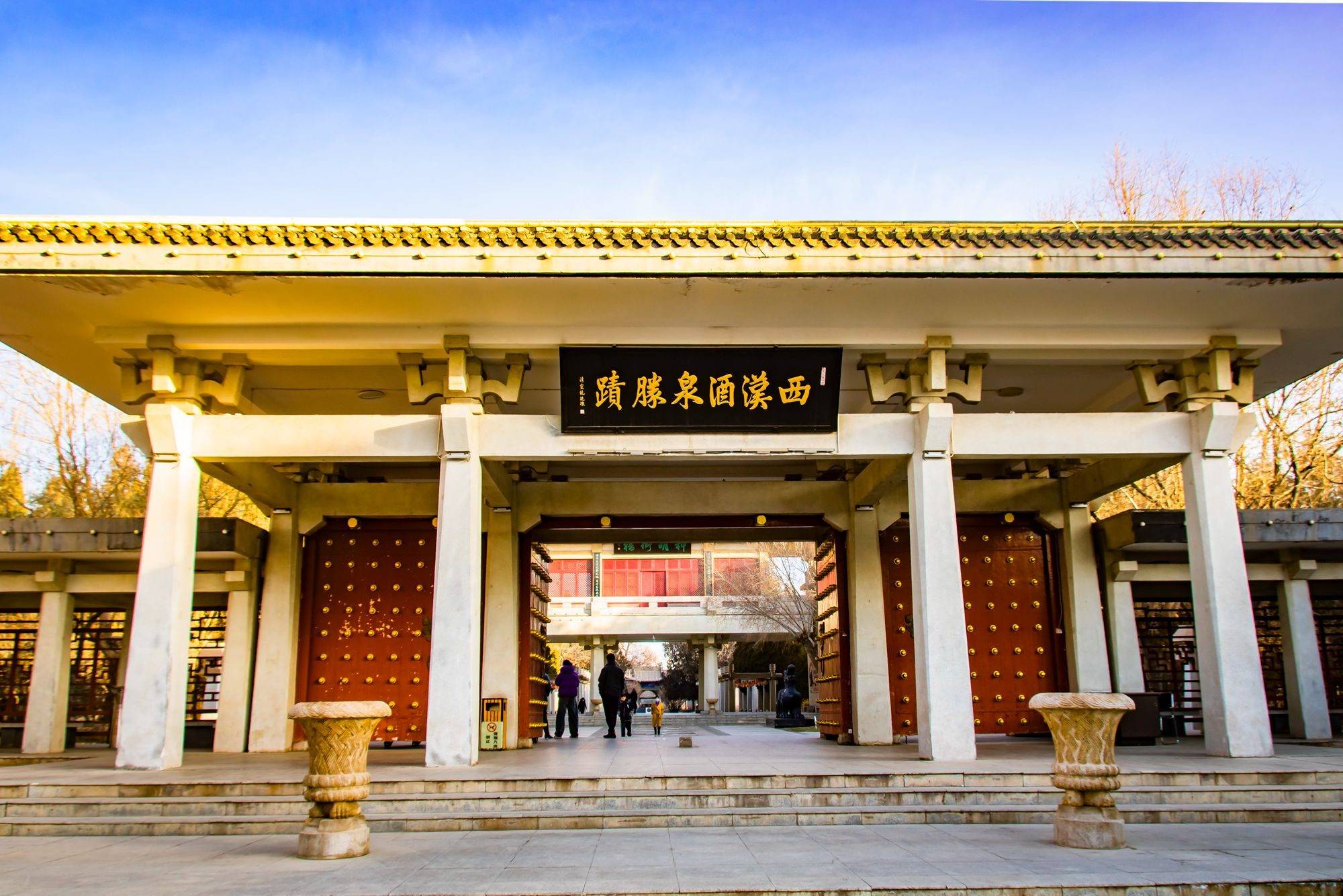 甘肃酒泉西汉胜迹,已有2000多年历史,被称为中国第一座公园