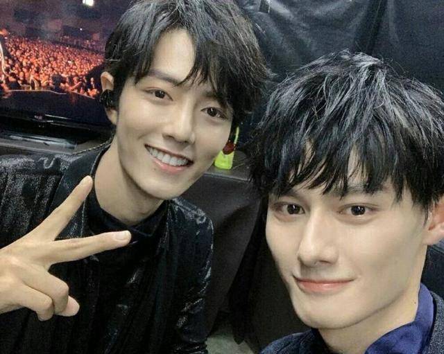 《陈情令》私下合影,王一博居然不是最抢眼的!_肖战_理想_的战斗