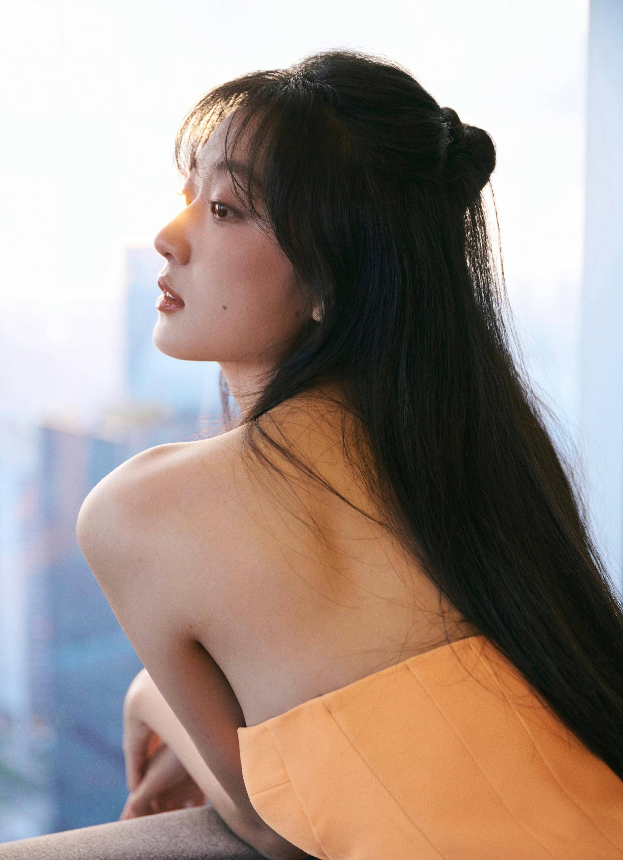 孙千的橙色抹胸连衣裙惊艳亮相,诱惑到你无法抗拒!