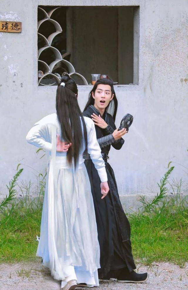 《陈情令》私下合影,王一博居然不是最抢眼的!_肖战_理想_的战斗