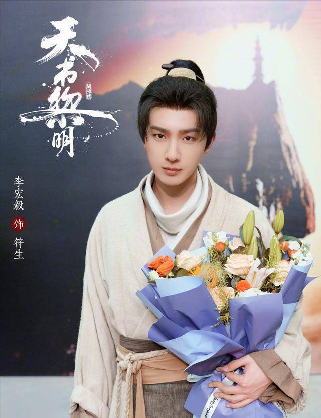 李宏毅疑与女友同居数月,女方清纯身材好,男方曾和赵露思传绯闻_别墅