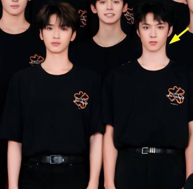 站在绝对c位,对标王俊凯的则是时代少年团的团长马嘉祺.