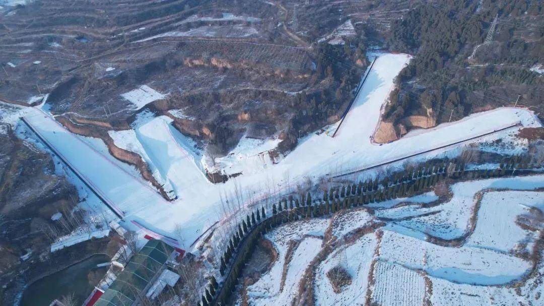 假日火爆 晋城高平:太行雪乡卧龙湾5万平的滑雪场_游客_信息_侵权