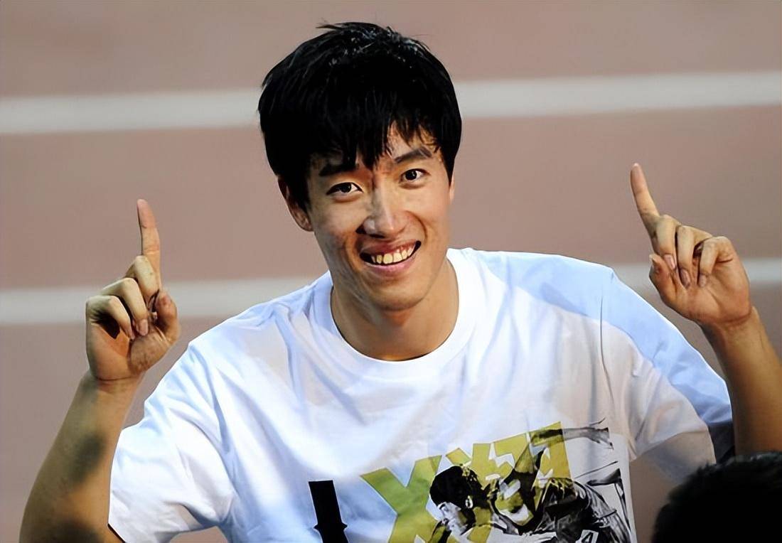 40岁刘翔身价10亿,退役8年"吃喝玩乐"躺平,二婚七年无儿无女_比赛_赛