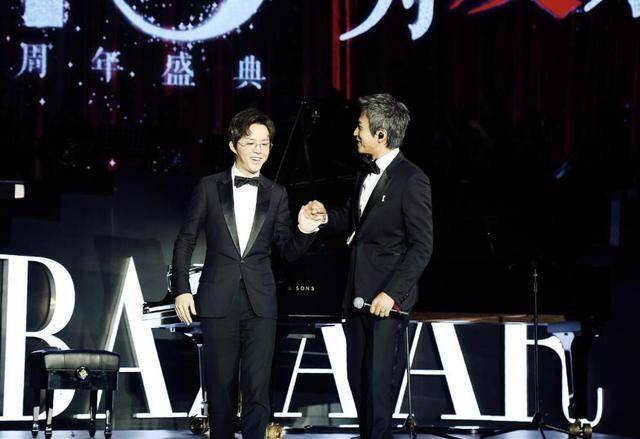 李云迪是这几位星二代的钢琴老师,这几张合影如今让人唏嘘_艺术_邓超