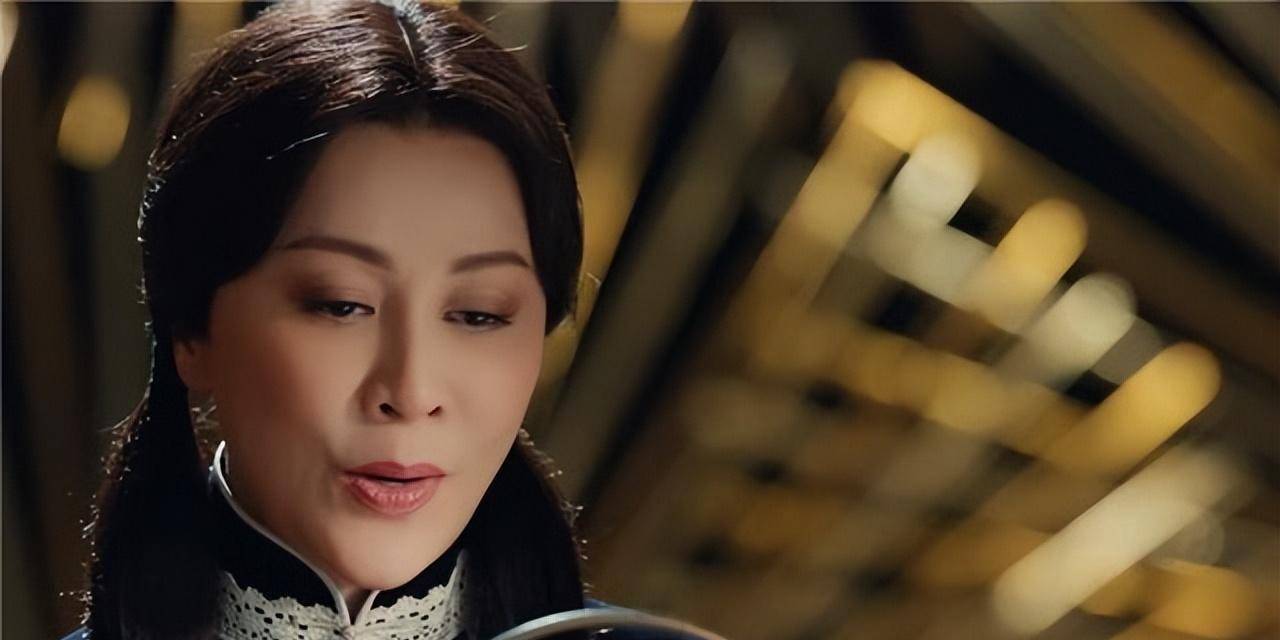 刘晓庆的经典剧《金大班最后一夜》亮相,她饰演的依然是一个女孩.