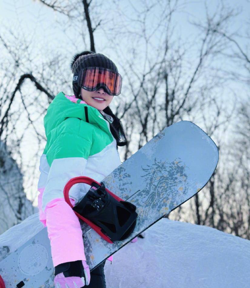 李冰冰年轻似18岁!吉林滑雪现身,笑容感人太正能量_生活_运动_年龄