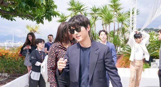 宋仲基儿子出生!妻子生产时未陪伴,发文透露自己心愿!