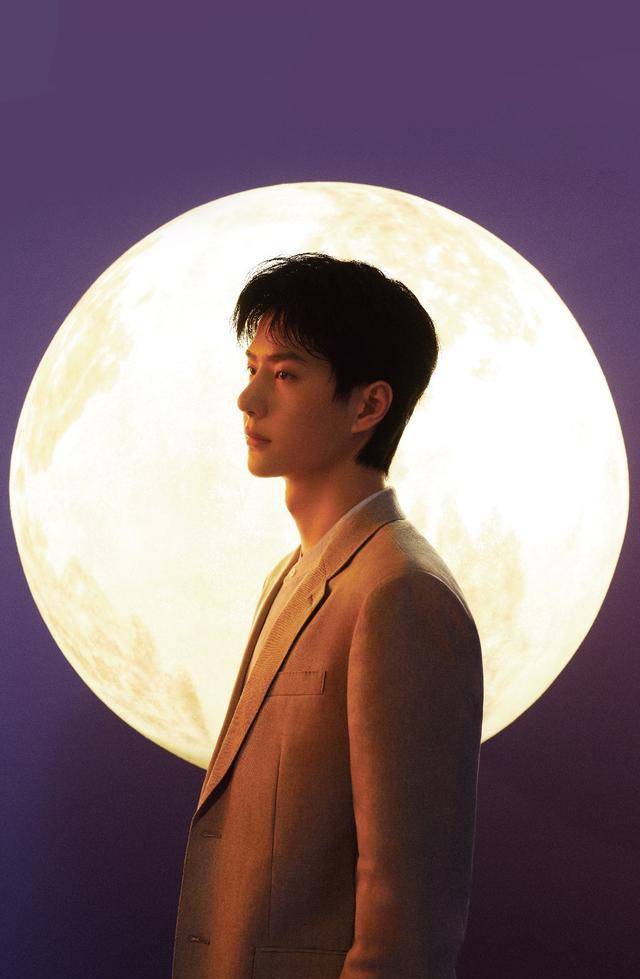 陪我睡,但是没一会儿就被豹豹baba抱走了"伊博到底还是没能带回蓝曦尘