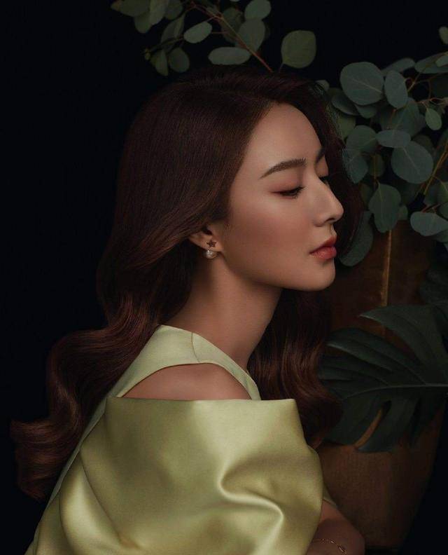 李佳琦和薇娅,看上去"挨"得近,其实"差"得远_直播_经营_女王