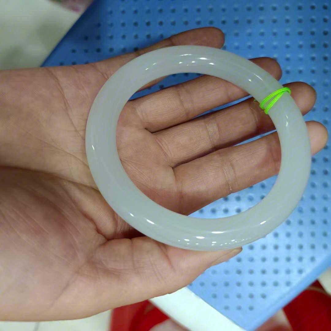 如何挑选手镯?记住这5个方法,远离假货_玉石_颜色_质地