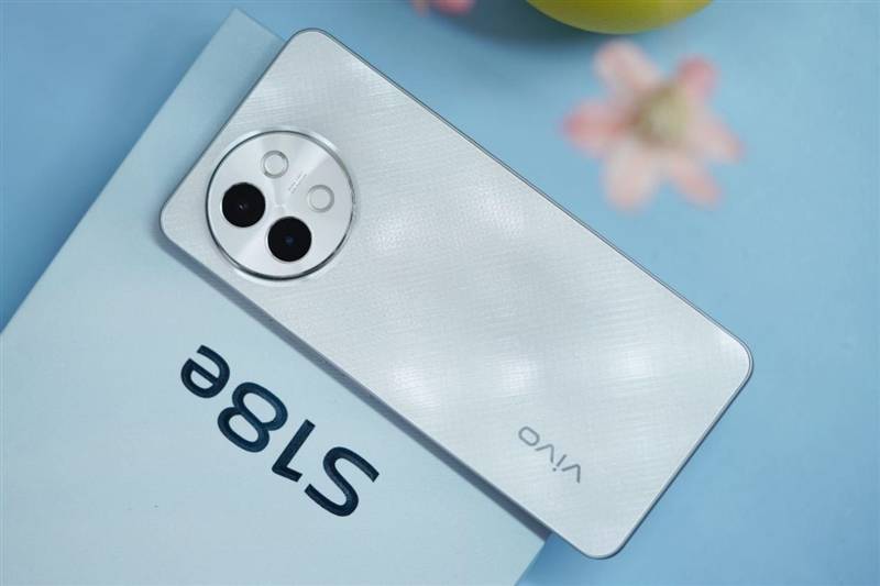 柔光+环闪 远近都能拍！vivo S18e评测：2千档最懂人像的手机(图43)