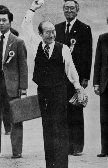 韩国前总统全斗焕去世,举国拍手庆贺:他到底作了多少恶?