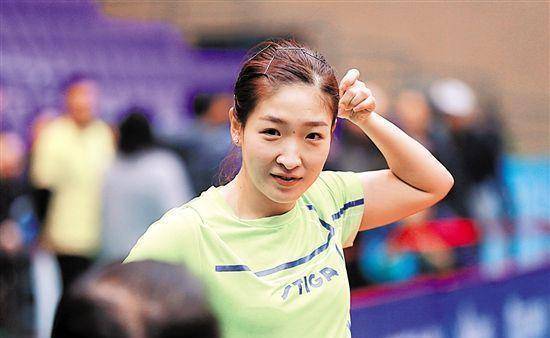 一直以来,国乒教练团队少有年轻的女性,刘诗雯的性格沉稳,比较内敛