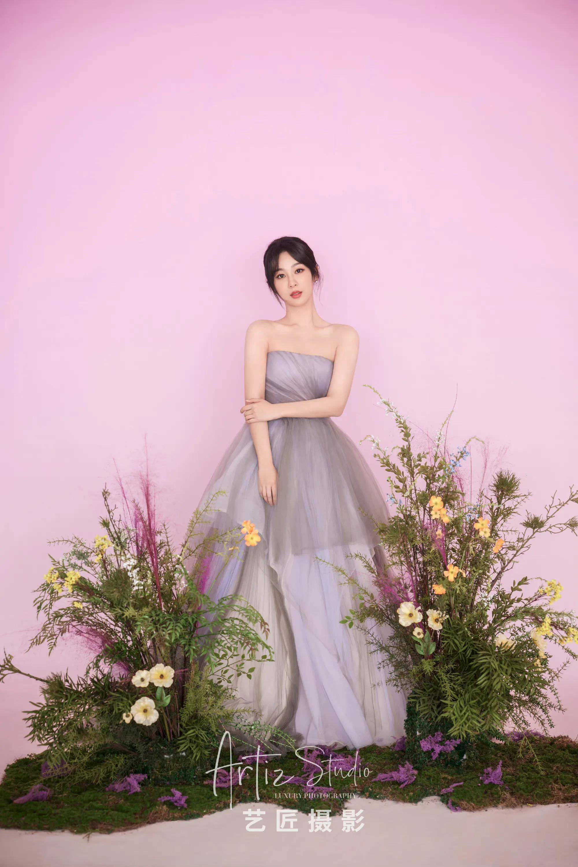 杨幂浴袍比心视频 杨紫520婚纱大片 应采儿献吻陈小春撒狗粮_玫瑰