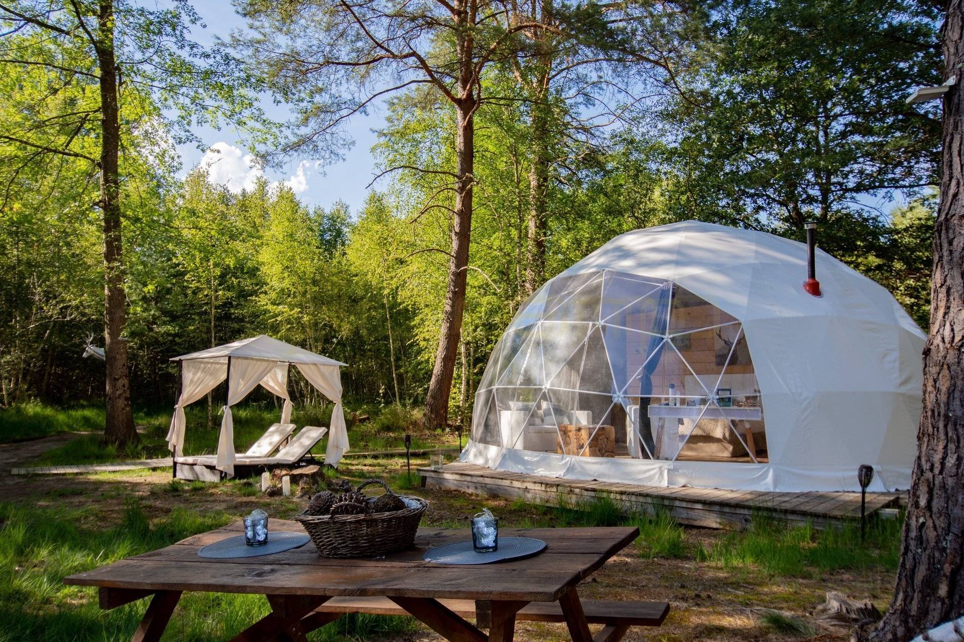 打造帐篷酒店为什么要找专业生产厂家?