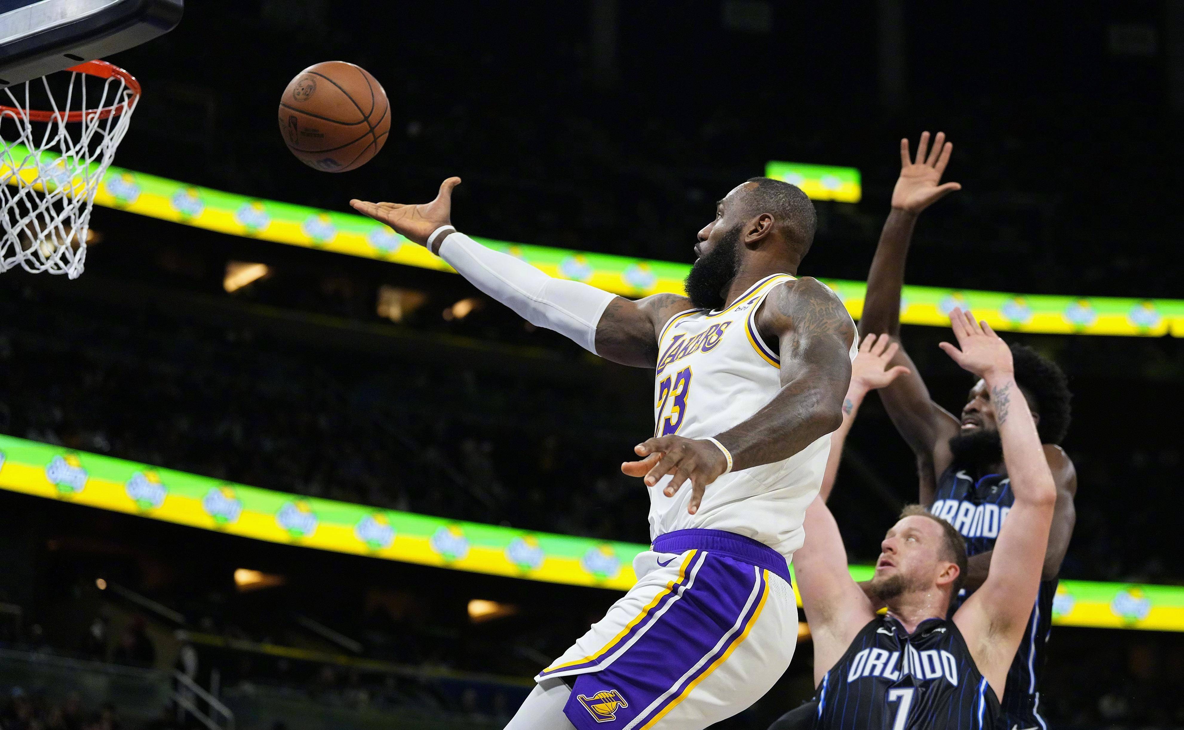 詹姆斯再次打脸nba,第11次全明星票王又稳了?_球员_库里_人气