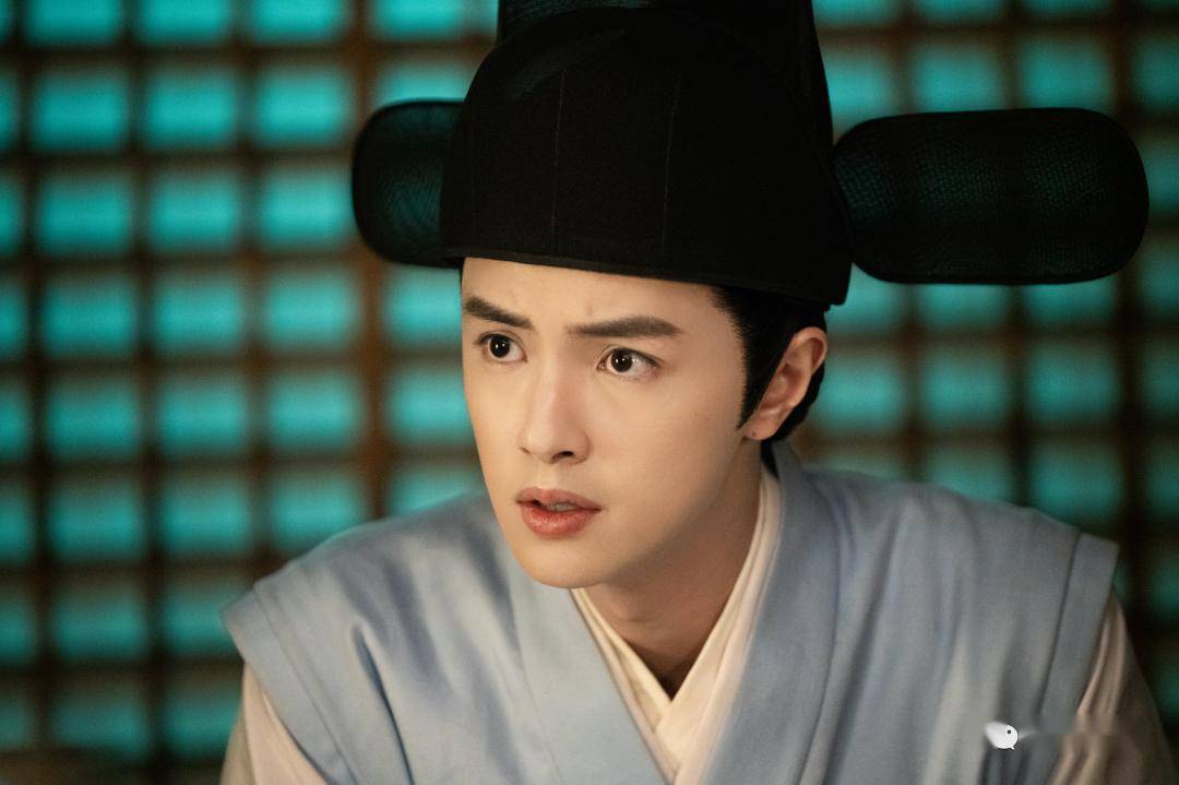 "成化男团"专访|官鸿,不止温柔这一种面貌