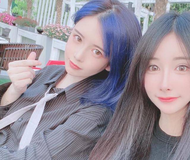 女朋友找到了?国服第一扳手轩墨宝宝庆生,手上的戒指亮眼