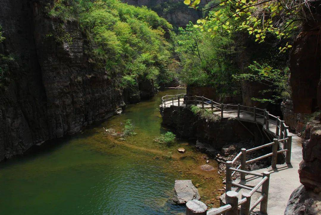 青要山景區遊玩項目青要山景區位於洛陽市新安縣西北部青要山鎮境內