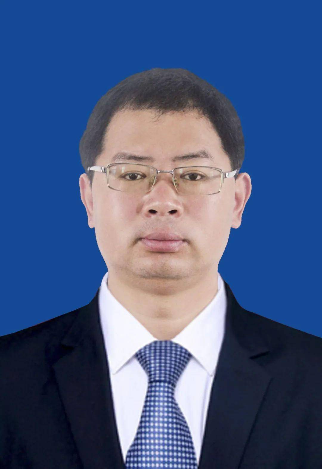 东萌公司李玉标李玉标,男,现年41岁,中共党员,硕士研究生学历,高级