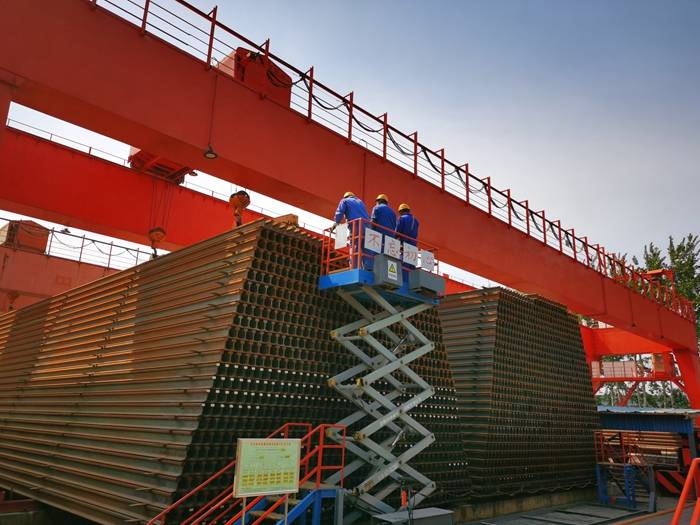 京雄城际北京大兴机场站至雄安站钢轨开焊 工程建设全面迎来最后冲刺