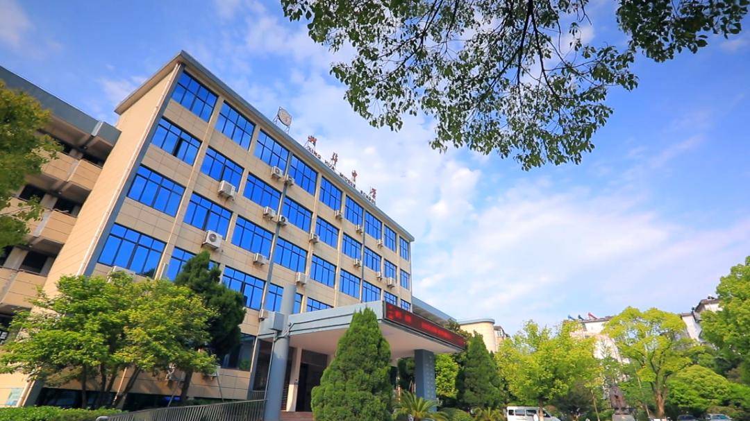 兴华中学(含华墅校区)书院中学城南初中【筹】总校负责人何建红同时