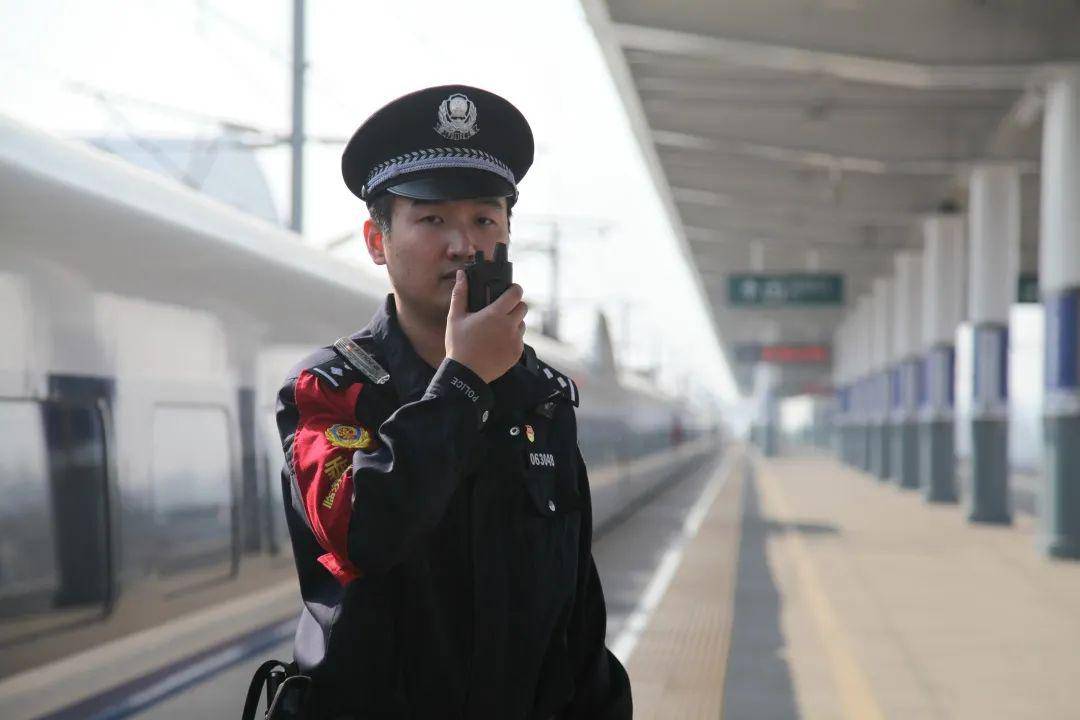 新时代·铁路榜样丨"网红"乘警的初心与担当