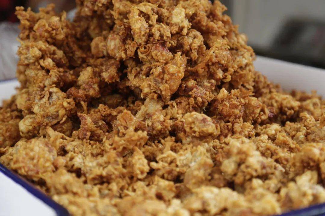 水头凤林社区美女团委委员 为正宗网红水头排骨泡代言 带货