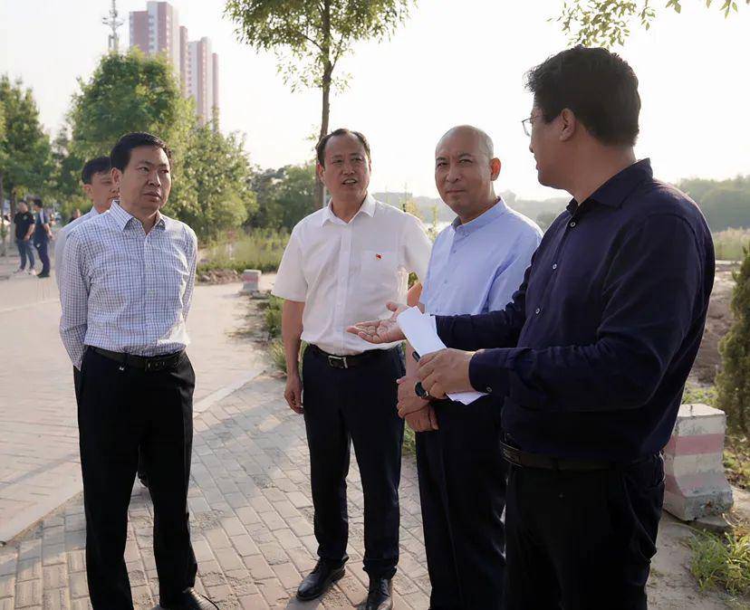 黄骅市委书记朱春燕,市长宋忠秋带队督导全国文明城市创建工作